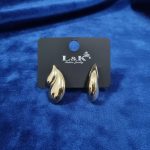 Teardrop stud earrings