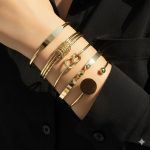 5-piece set of assorted gold-tone bangles (1137)