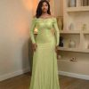 Off-the-shoulder Bardot neckline (1644)