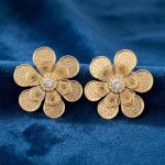 Flower stud earrings