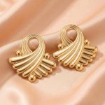 Rhythmic textures earring