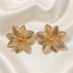 Vintage-inspired earring