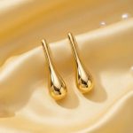 Teardrop stud earring