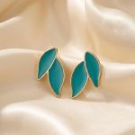 Double leaf stud earrings