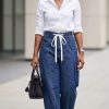 High-waisted, medium-wash barrel jeans (4699)