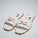 shiny gold-tone metal sandals(122)